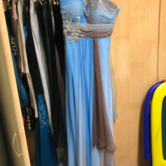 Allure gown - Picture 2 of 4